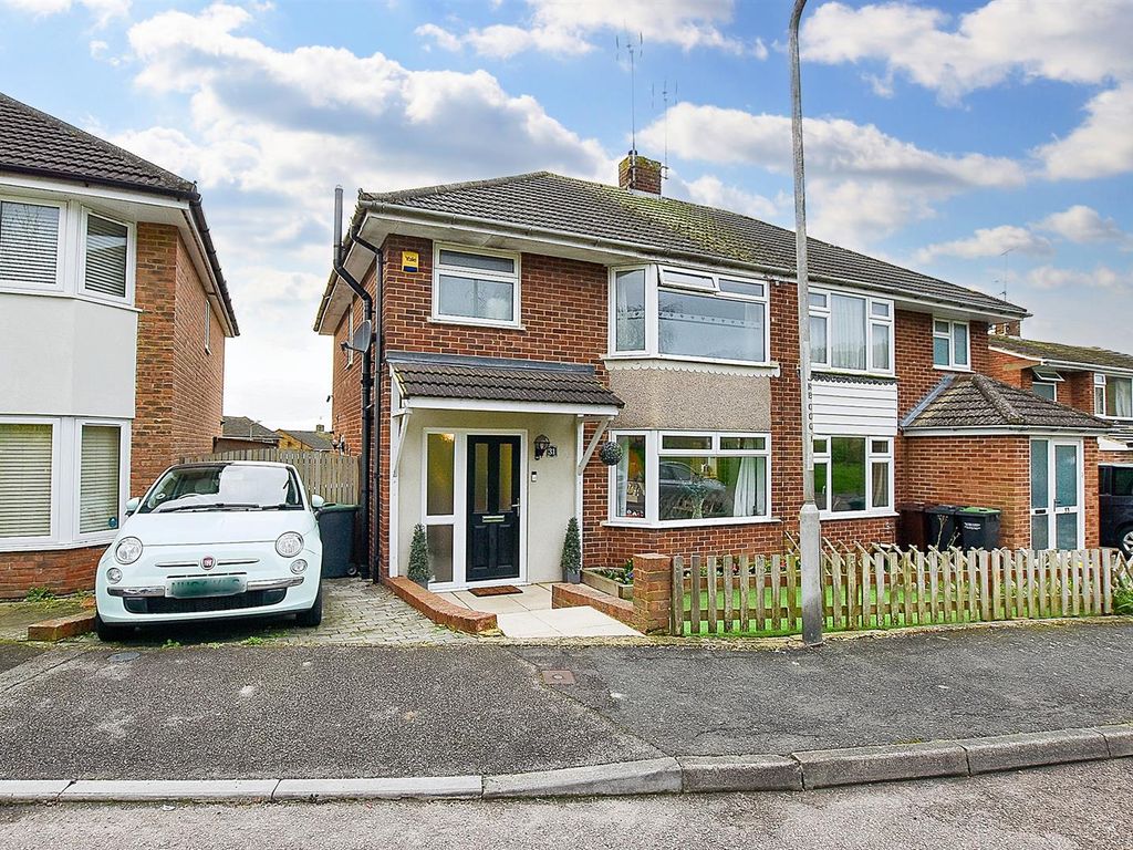 3 bed semidetached house for sale in Rochester Road, Burham, Rochester