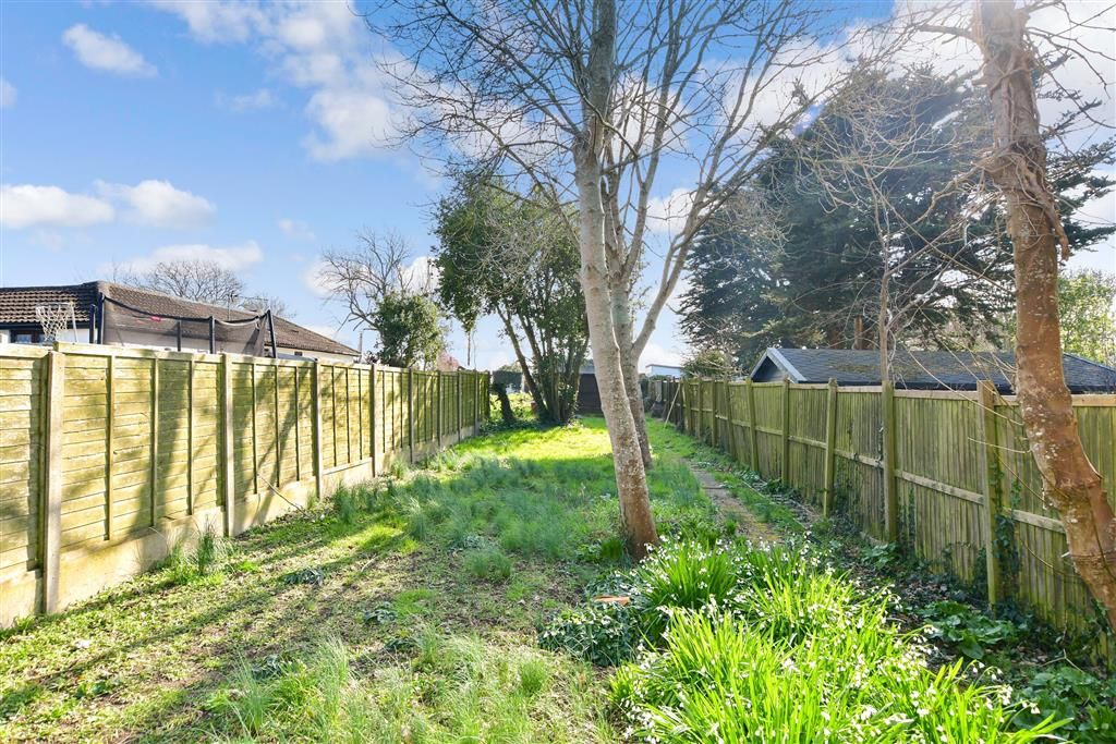 3 bed semidetached house for sale in Hilton Road, Gurnard, Isle Of