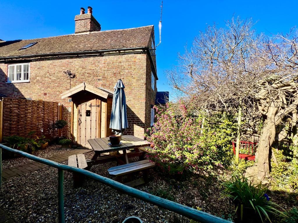 4 bed end terrace house for sale in High Street, Wingham, Kent CT3, £