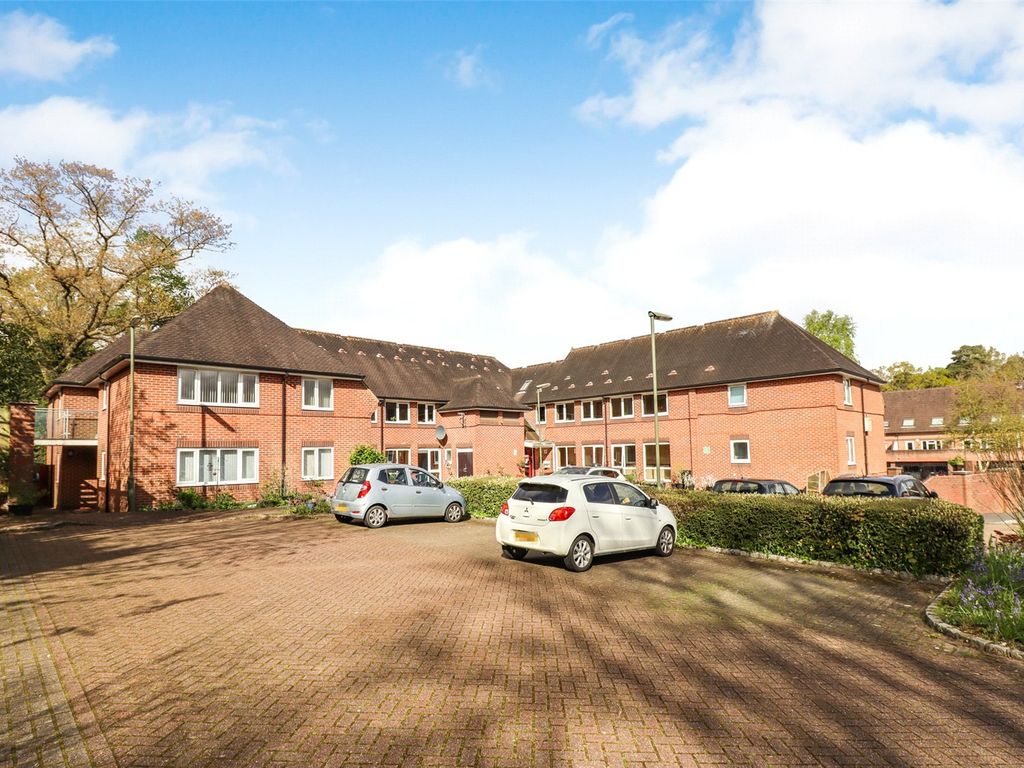 2 bed flat for sale in Appley Drive, Camberley, Surrey GU15, £115,000