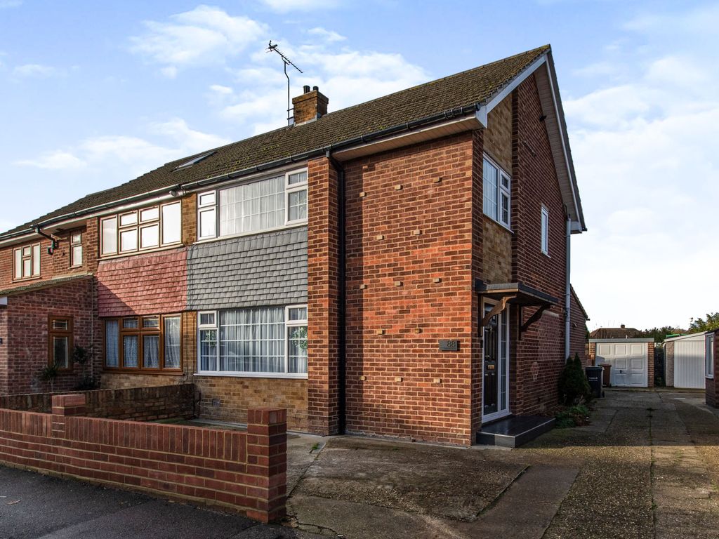 3 bed semidetached house for sale in Leander Drive, Gravesend DA12