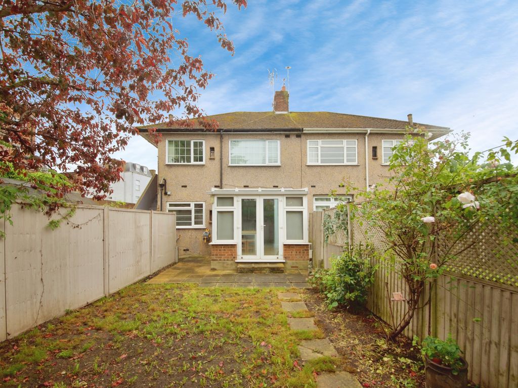2 bed for sale in Gordon Road, Enfield EN2, £365,000 Zoopla