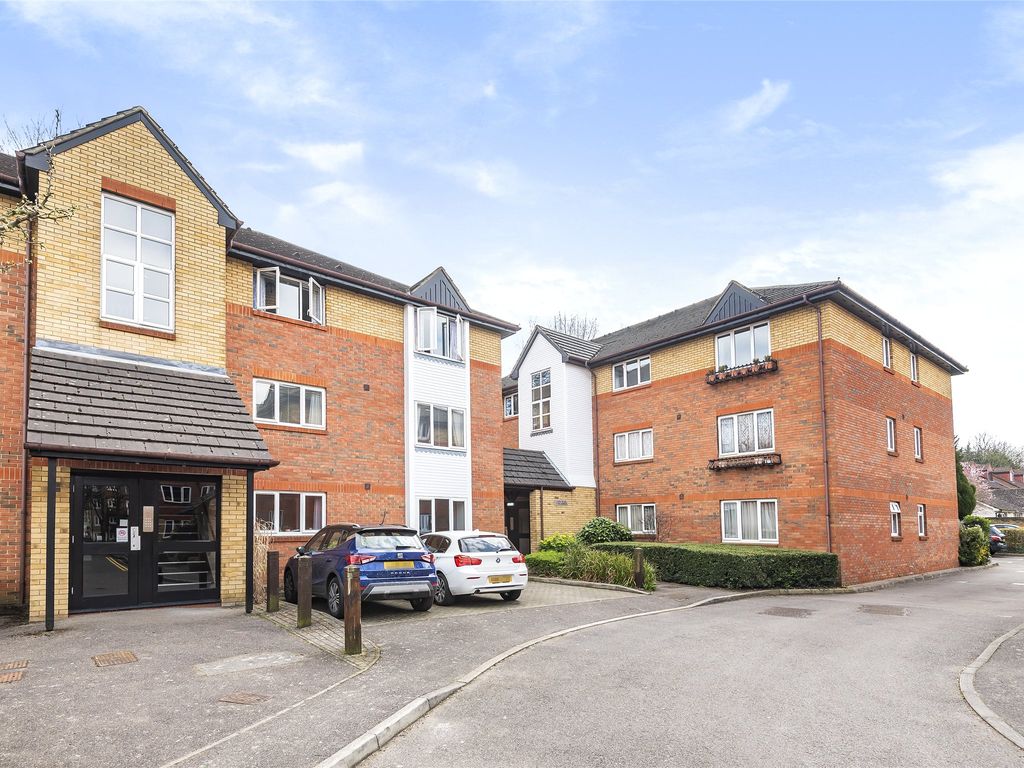 2 bed flat for sale in Dover Gardens, Carshalton SM5 Zoopla