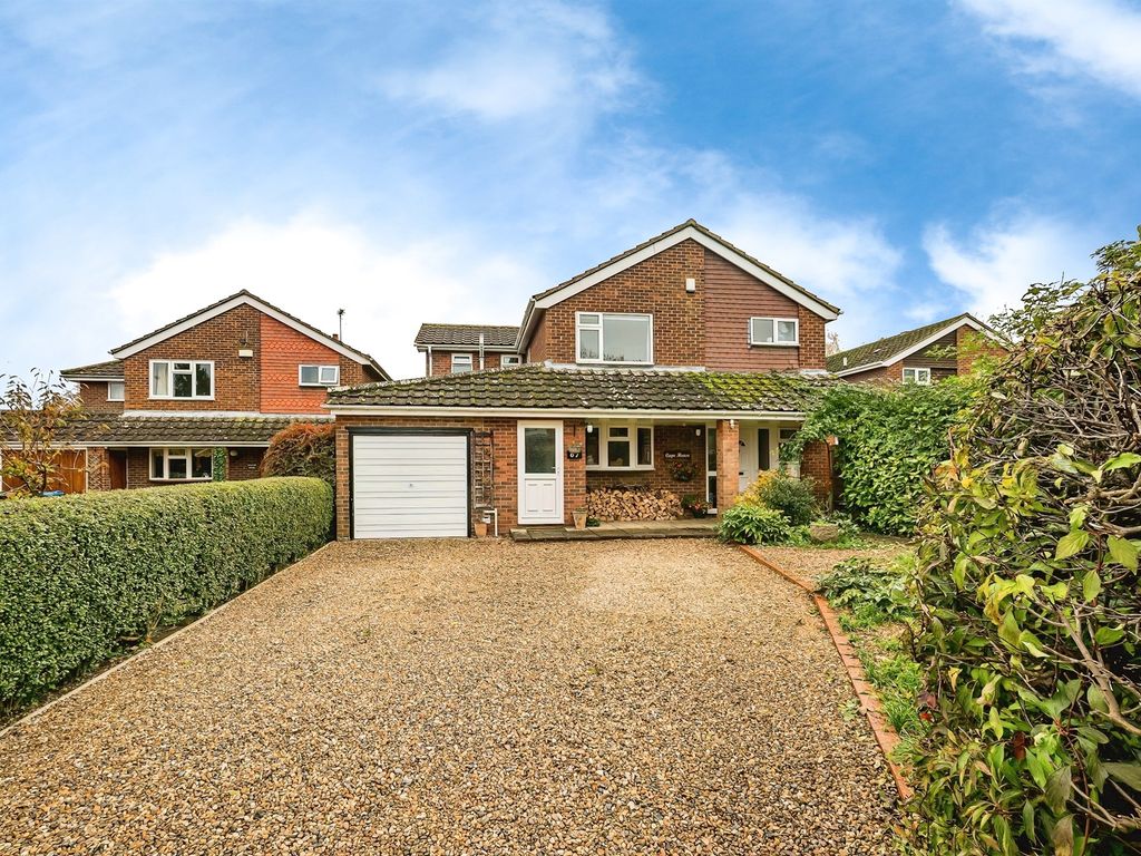 5 bed detached house for sale in Lionel Avenue, Wendover, Aylesbury
