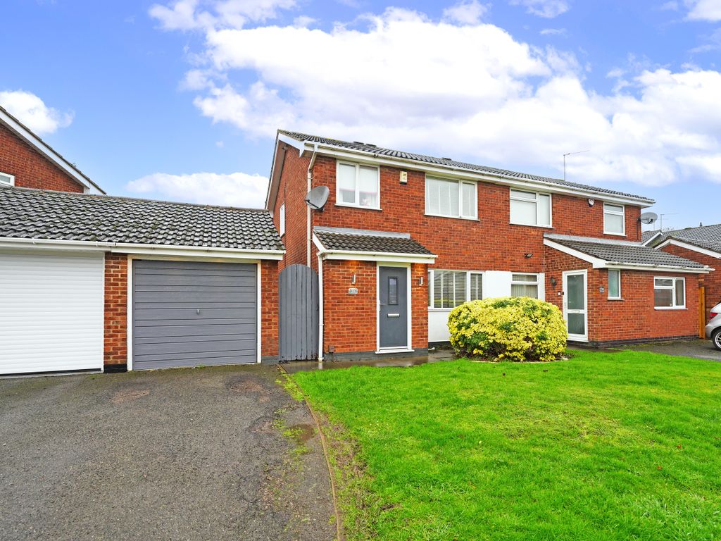 3 bed semidetached house for sale in Farrier Lane, Leicester LE4, £