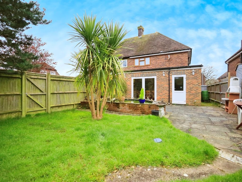3 bed semidetached house for sale in Lansdowne Drive, Hailsham BN27, £