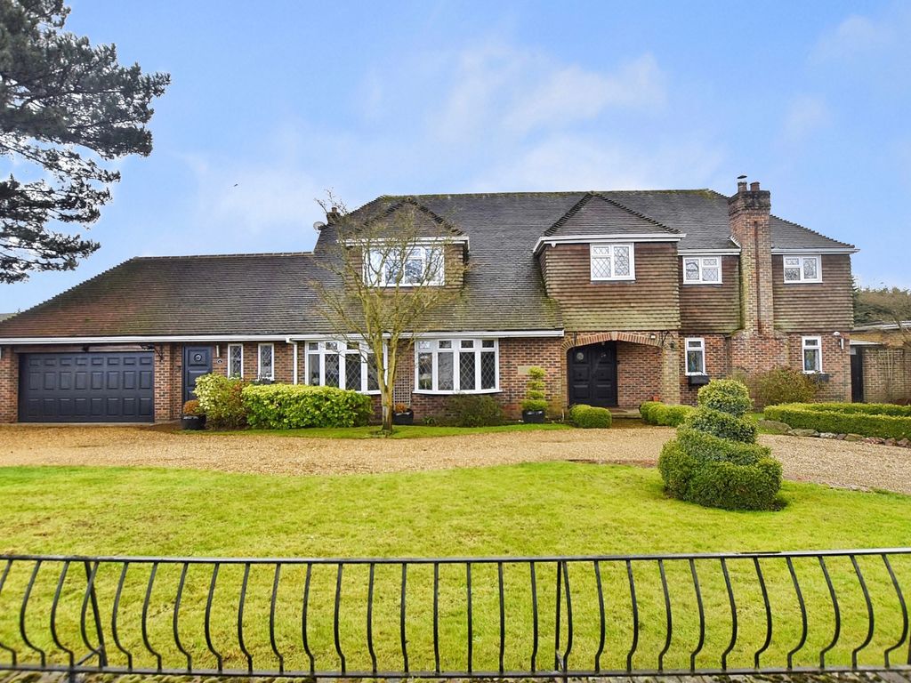 5 bed detached house for sale in Herbert Road, Emerson Park RM11 Zoopla