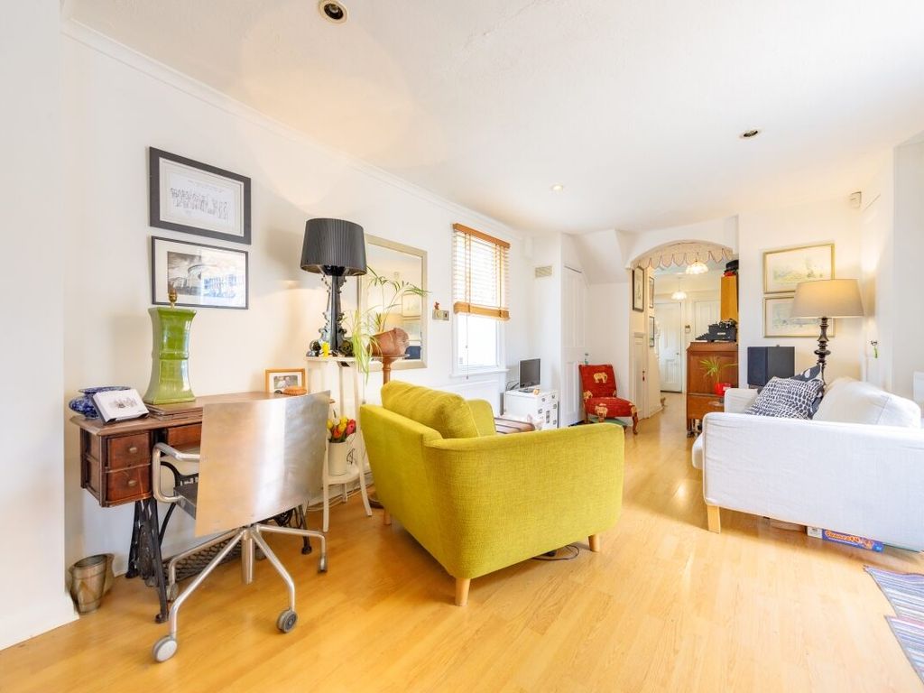 2 bed flat for sale in Weston Park, London N8, £590,000 Zoopla