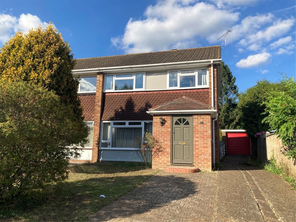3 bed semidetached house for sale in Snowdon Avenue, Maidstone, Kent