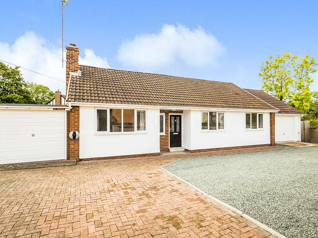 3 bed bungalow for sale in Maesbury Marsh, Oswestry, Shropshire SY10