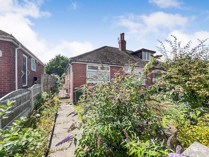 2 bed semidetached bungalow for sale in Sedgley Close, Middleton