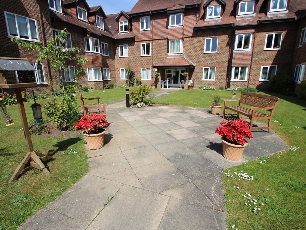 1 bed property for sale in Portland Road, East Grinstead RH19 Zoopla