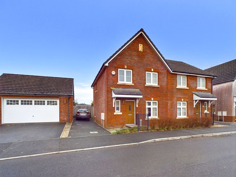 3 bed semidetached house for sale in Maes Lewis Morris, Llangunnor