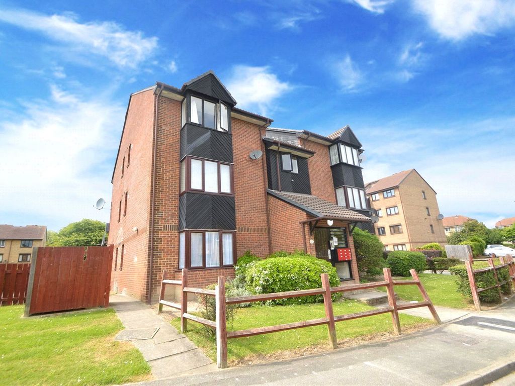 Studio to rent in Adams Way, Croydon CR0, £1,050 pcm Zoopla