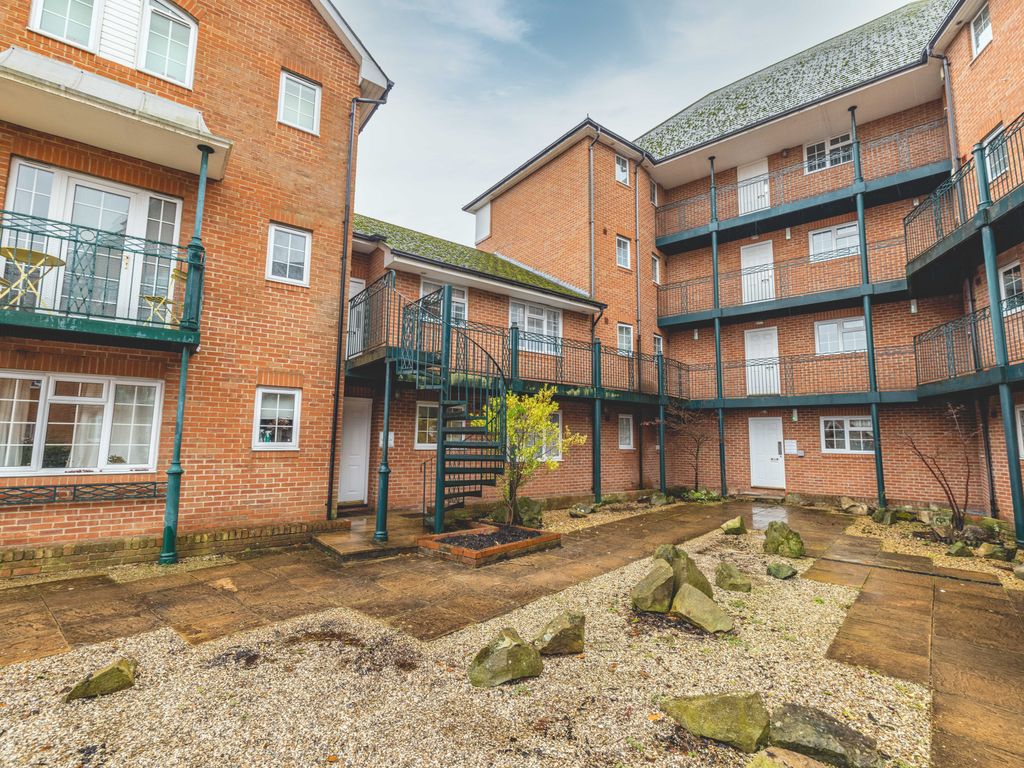 2 bed flat to rent in Knights Place EPC C, St Leonards Road, Windsor