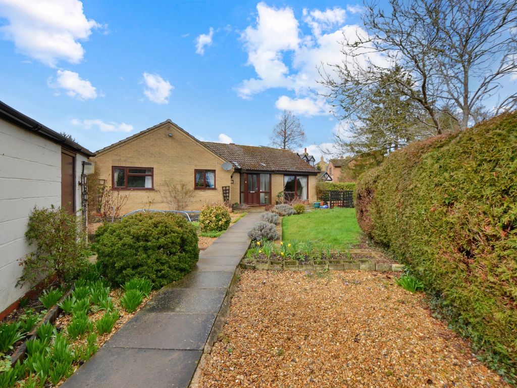 3 bed detached bungalow for sale in The Drift, Oakington, Cambridge