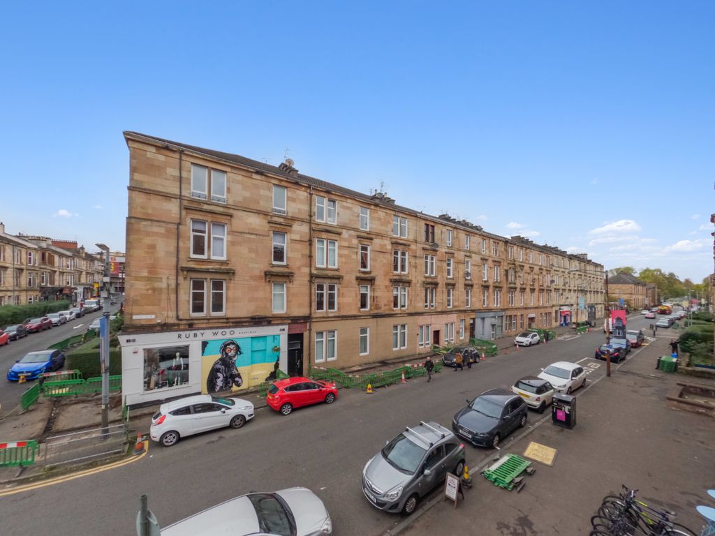 2 bed flat for sale in Deanston Drive, Shawlands, Glasgow G41, £175,000