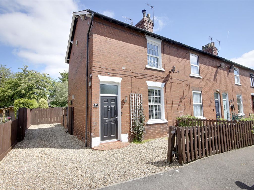 3 bed end terrace house for sale in King Edward Terrace, Brough HU15, £