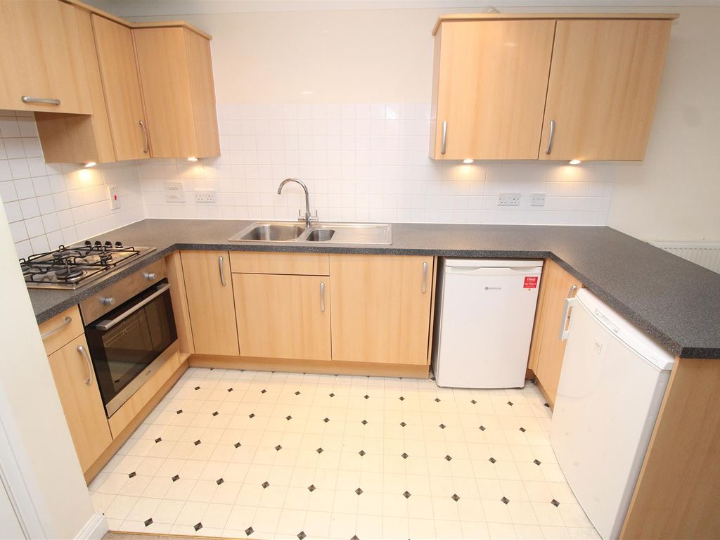2 bed flat to rent in Boroughbridge, Oakhill, Milton Keynes MK5, £1,250