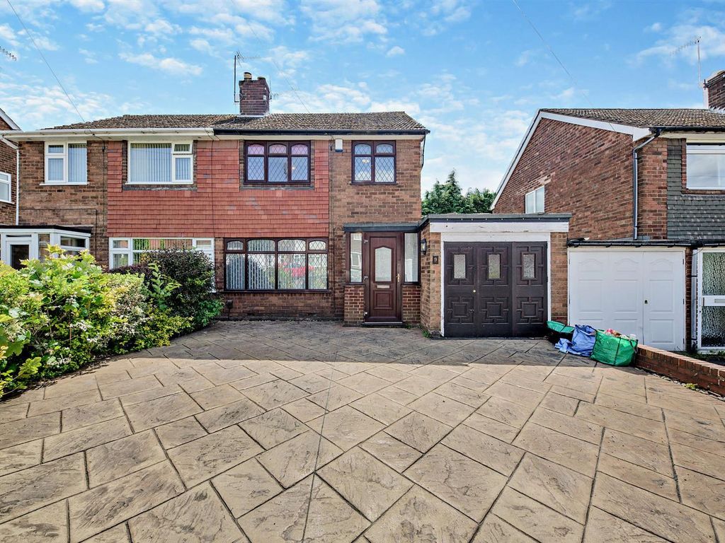 3 bed property for sale in Broadlands Drive, Brierley Hill DY5, £
