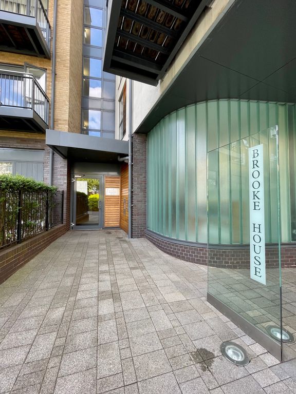 2 bed penthouse for sale in Kingsley Walk, Riverside, Cambridge CB5