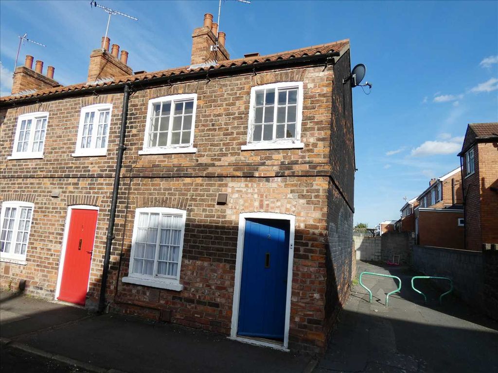2 bed end terrace house to rent in Cliff Street, Scunthorpe DN16, £445