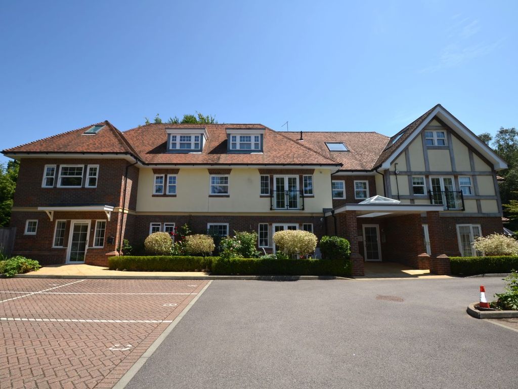 2 bed flat for sale in Dorking Road, Tadworth KT20, £425,000 Zoopla
