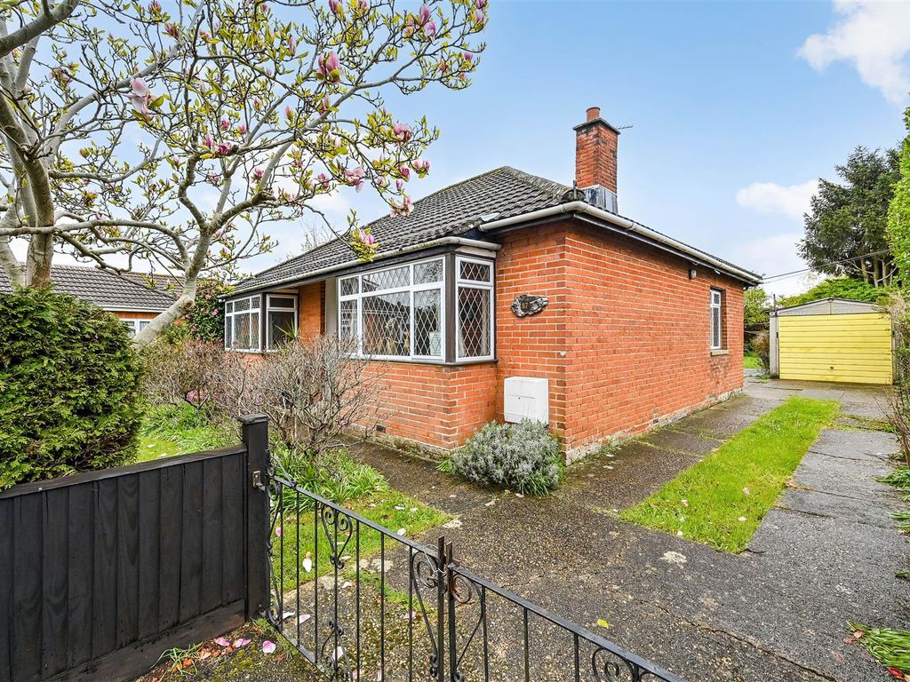 3 bed detached bungalow for sale in Hammonds Lane, Totton, Hampshire SO40 Zoopla