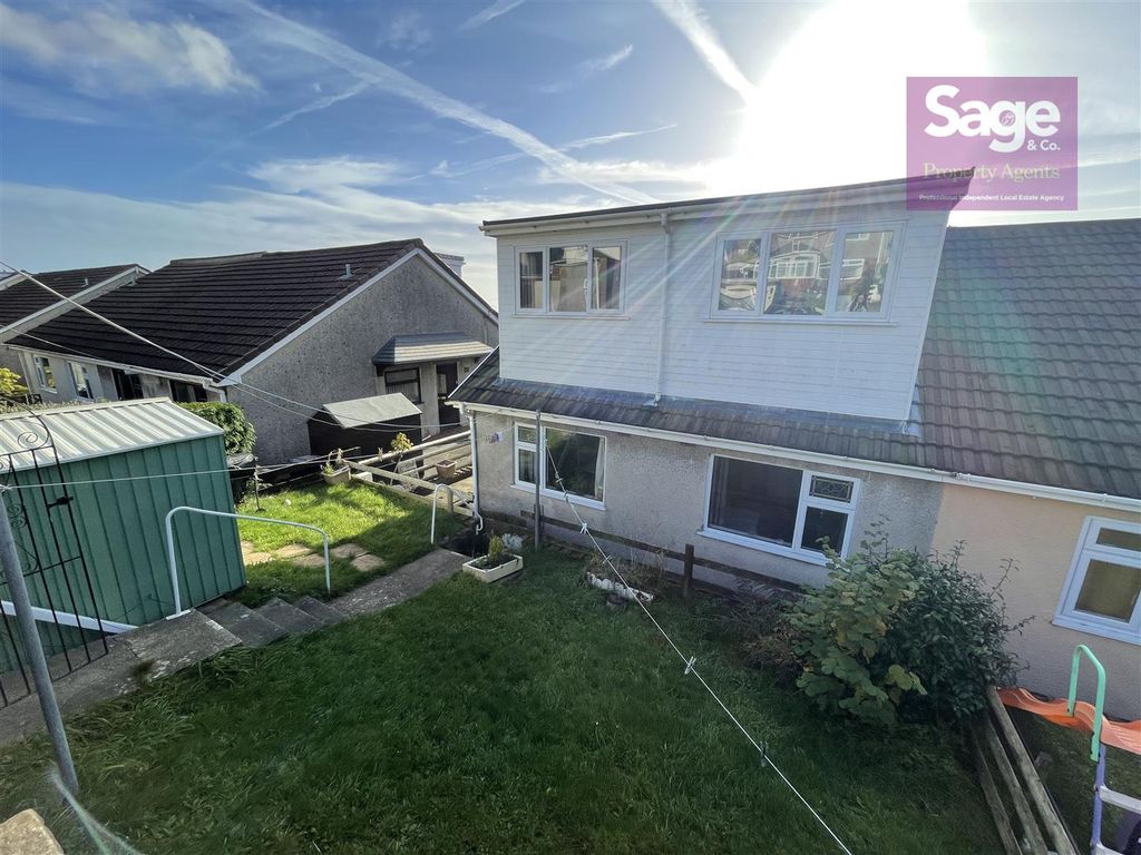 5 bed semidetached house for sale in Pentland Close, Risca, Newport