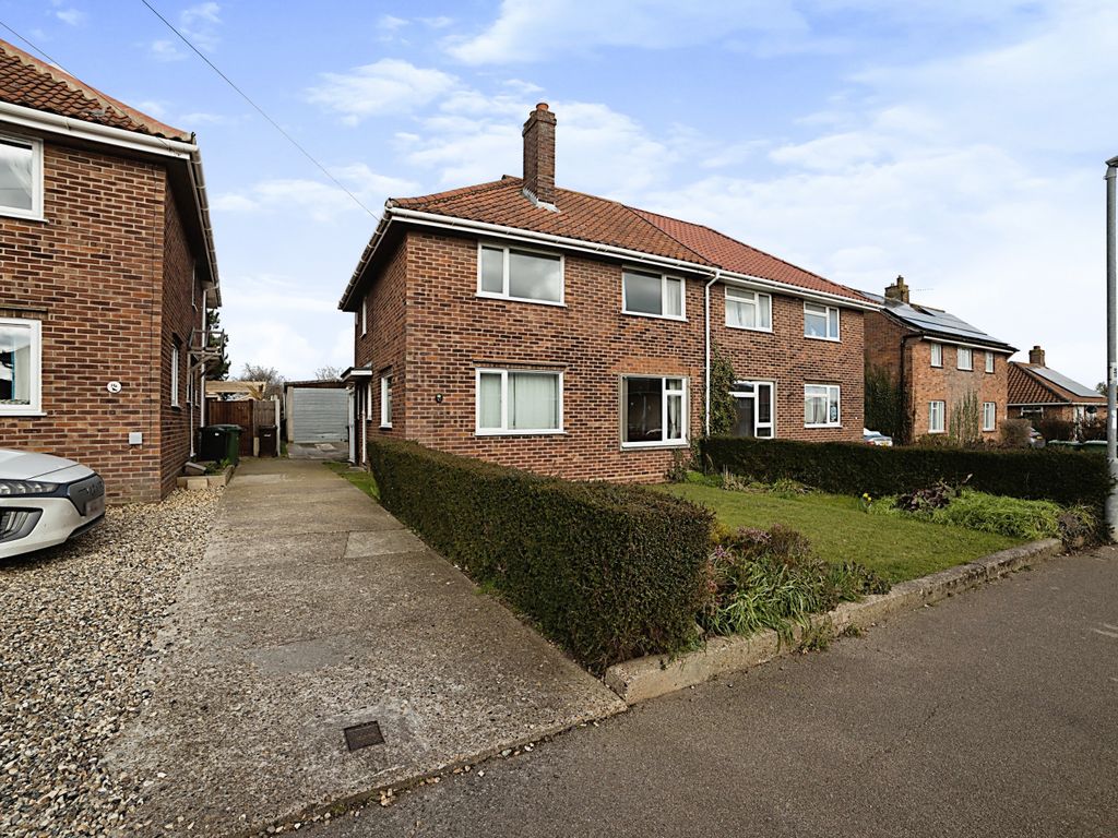 3 bed semidetached house for sale in Ethel Gooch Road, Wymondham