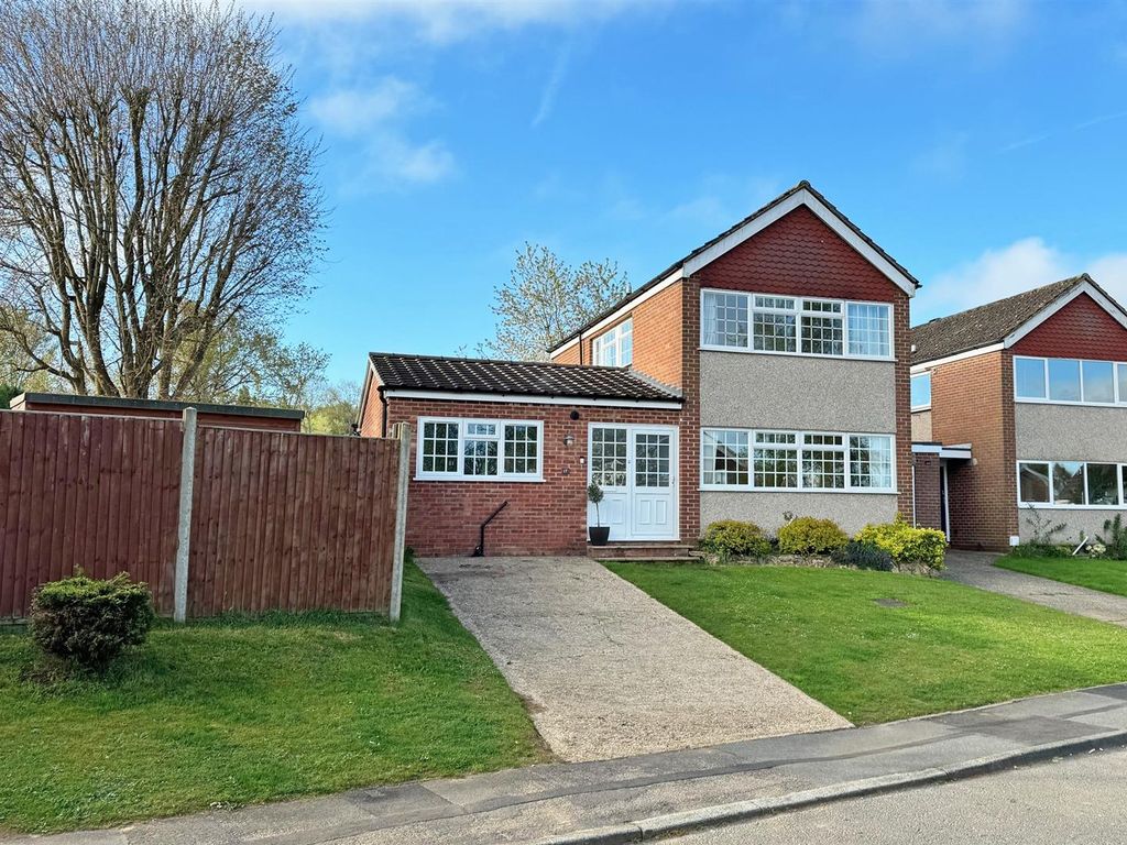 4 bed detached house for sale in Middlemarch, Witley, Godalming GU8, £