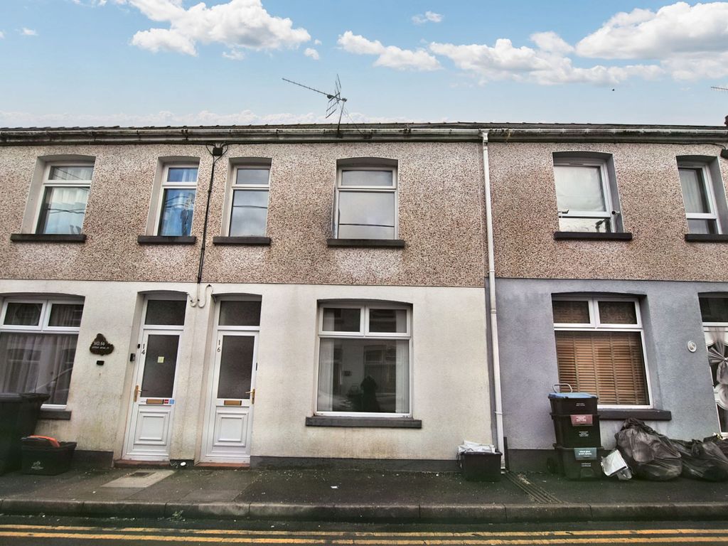 3 bed terraced house to rent in Upper Arail Street, Six Bells