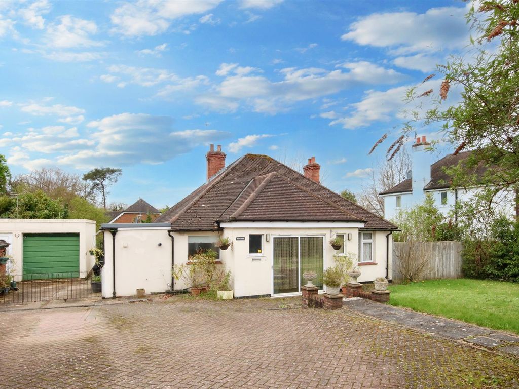 3 bed detached bungalow for sale in Ermyn Way, Ashtead/Leatherhead KT22
