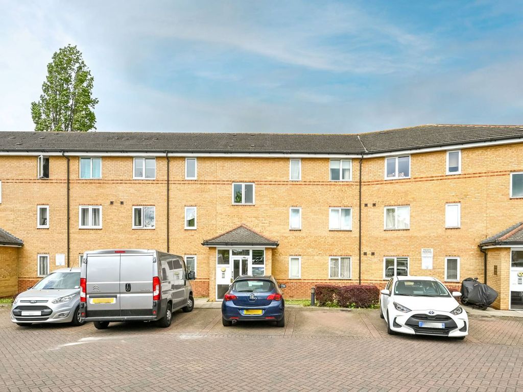 2 bed flat for sale in Beaver Close, Morden SM4 Zoopla