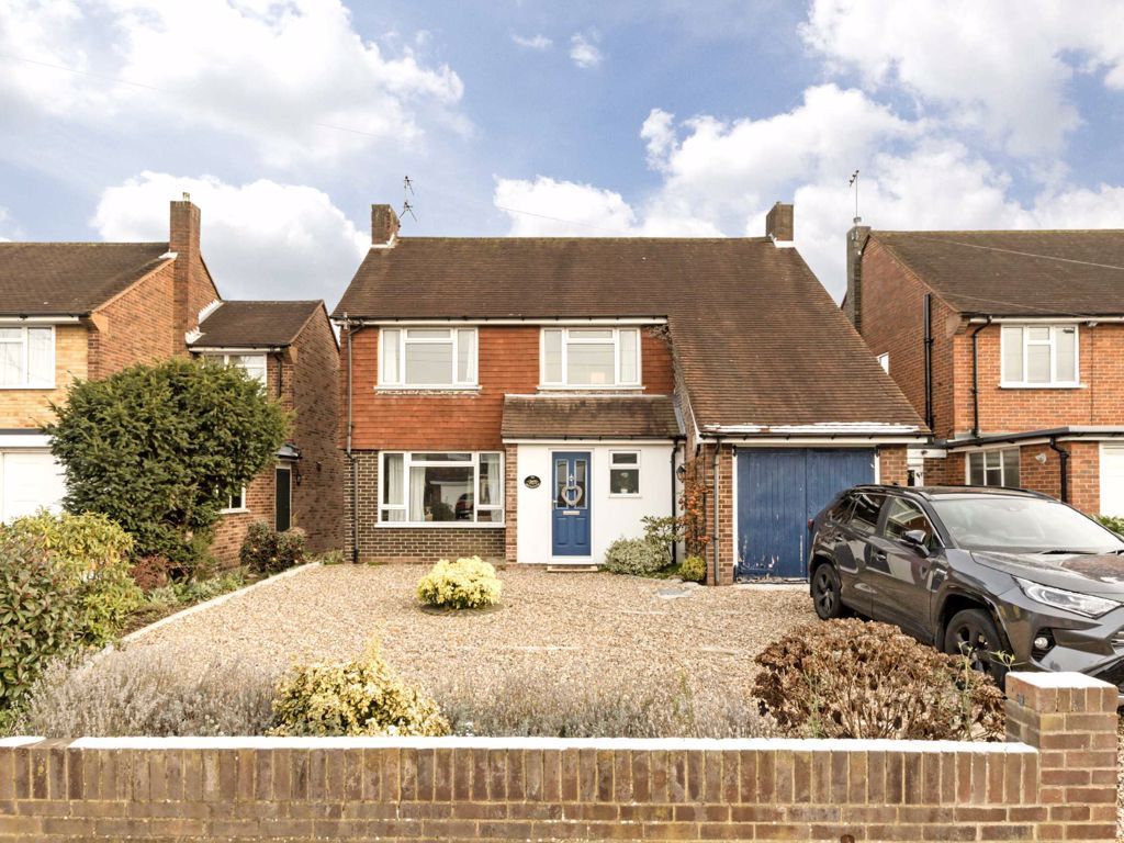 4 bed property for sale in Brackenwood, SunburyOnThames TW16 Zoopla