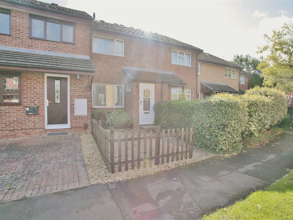 2 bed terraced house to rent in Chamberlain Place, Kidlington OX5, £