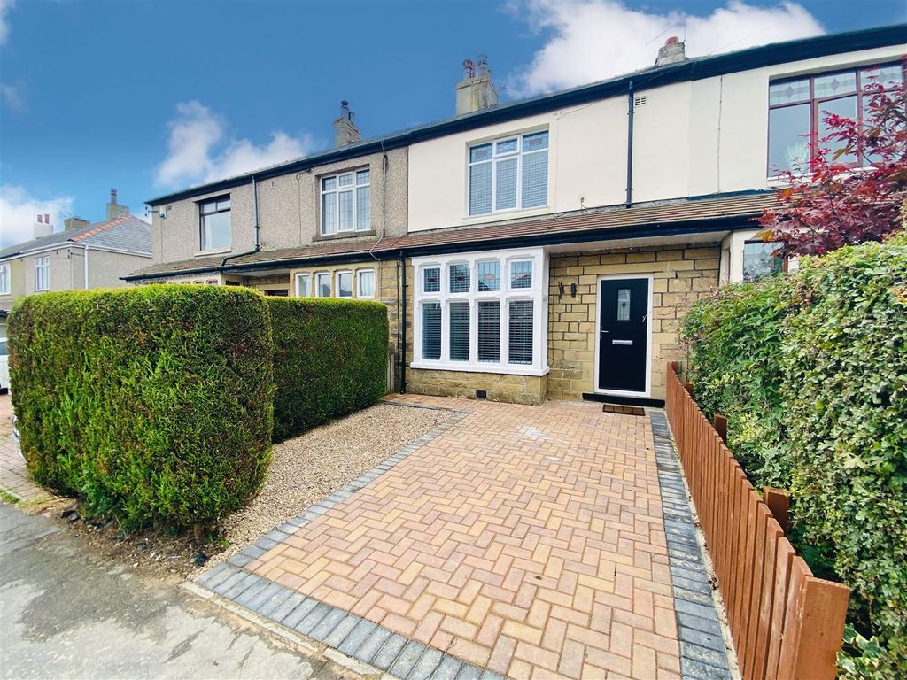 2 bed terraced house to rent in Newlands Grove, Northowram, Halifax HX3