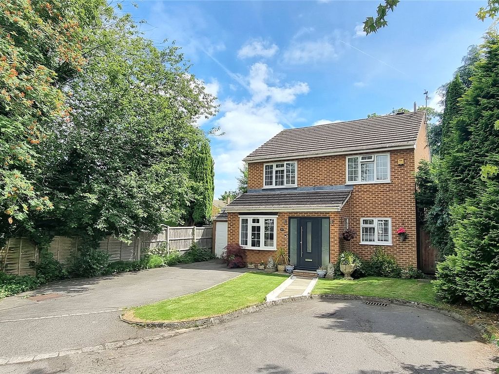 4 Bed Detached House For Sale In Brewers Close Farnborough Hampshire