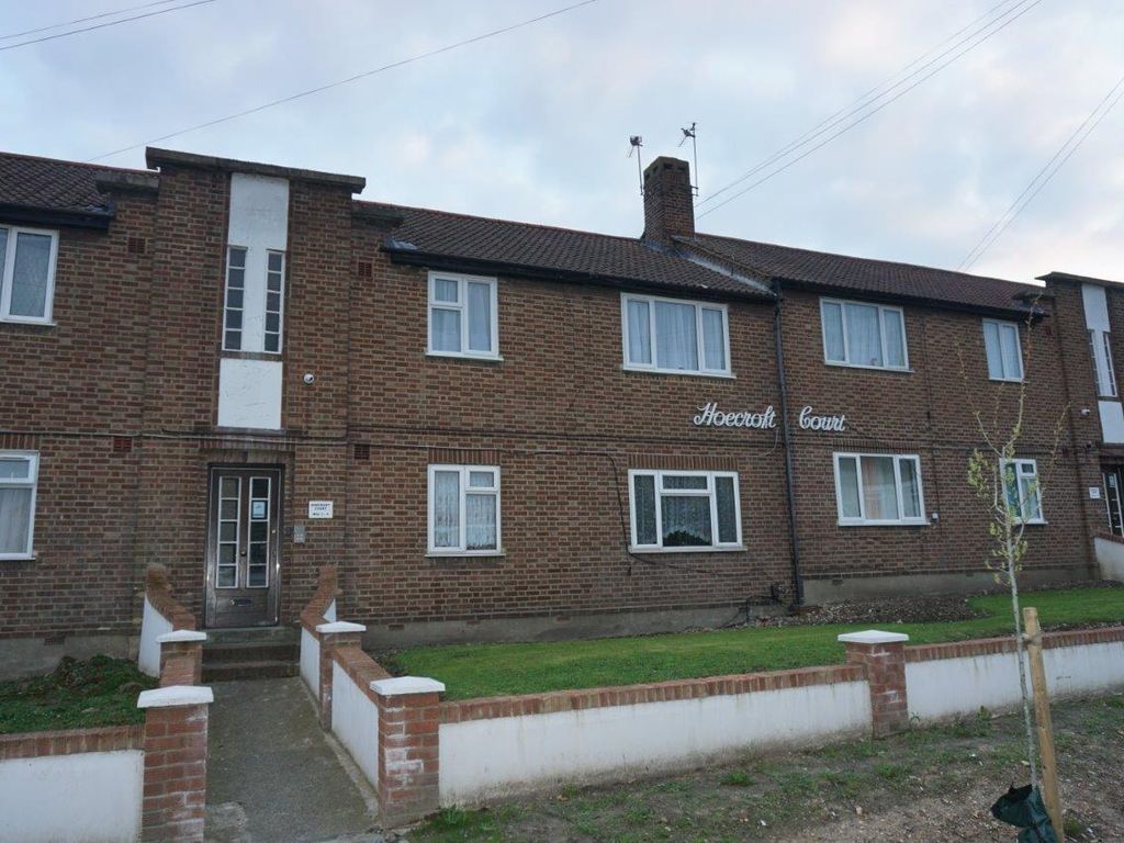 2 bed flat to rent in Hoecroft Court, Hoe Lane, Enfield EN3 Zoopla