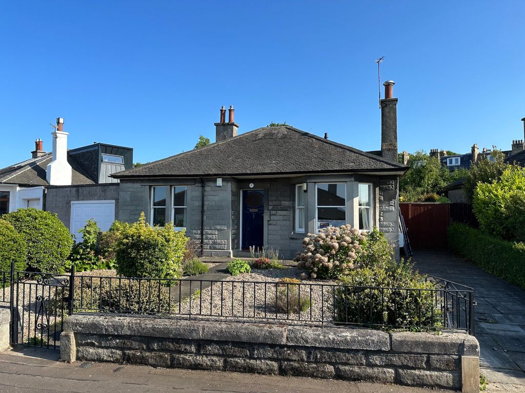 2 bed detached bungalow to rent in 4 Coillesdene Crescent, Mussleburgh, Edinburgh EH15, £1,295