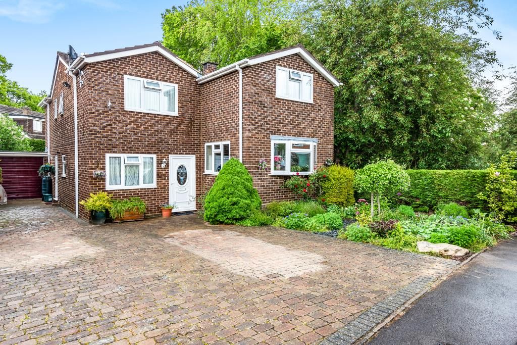 4 bed detached house for sale in Lightwater, Surrey GU18 Zoopla