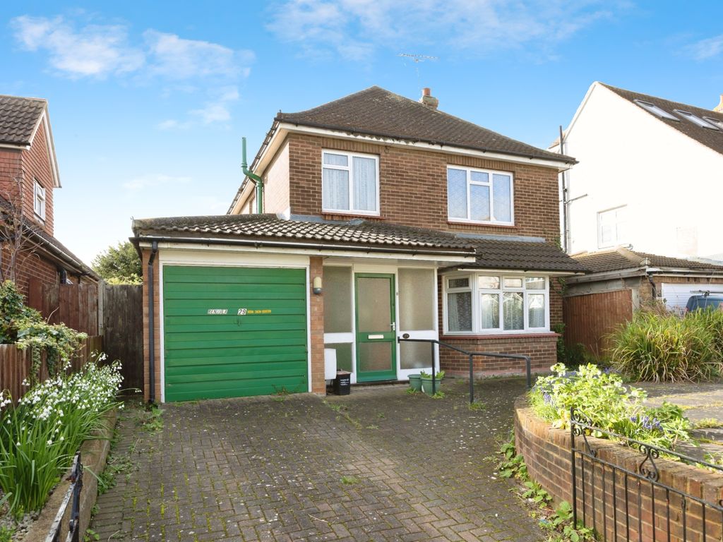 3 bed detached house for sale in East Kent Avenue, Northfleet