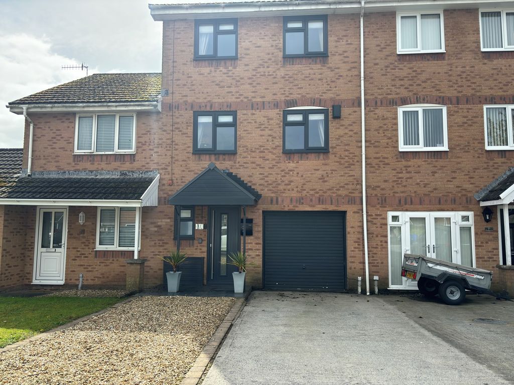 3 bed town house for sale in Sandpiper Road, Llanelli SA15, £230,000 Zoopla