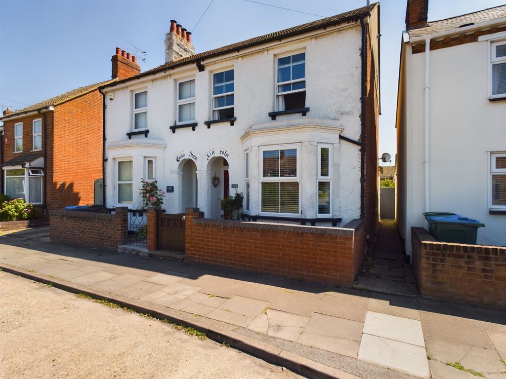 2 bed semidetached house for sale in Buckingham Road, Aylesbury HP19