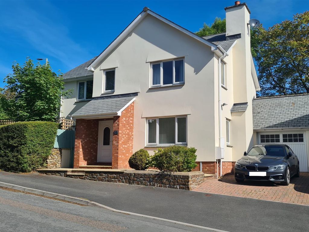 3 bed detached house for sale in Goodwood Park Road, Northam, Bideford