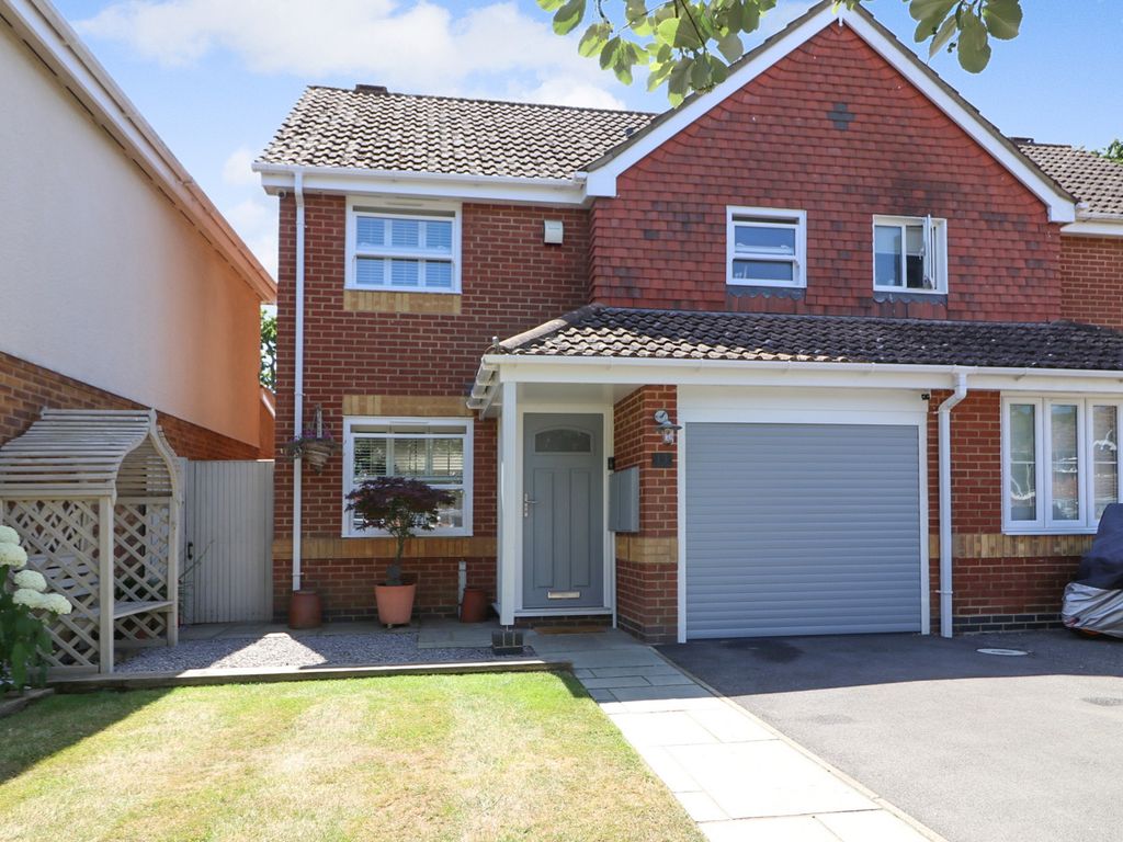 3 bed semidetached house for sale in Jasmine Road, Hedge End