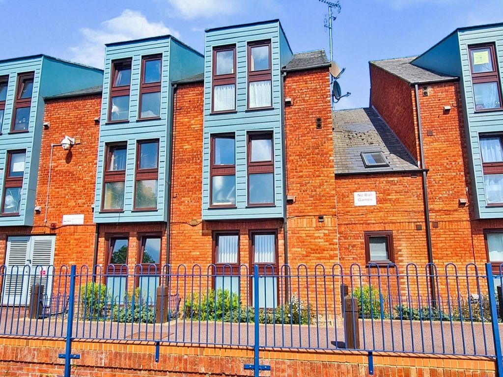 Wycliffe End, Aylesbury HP19  