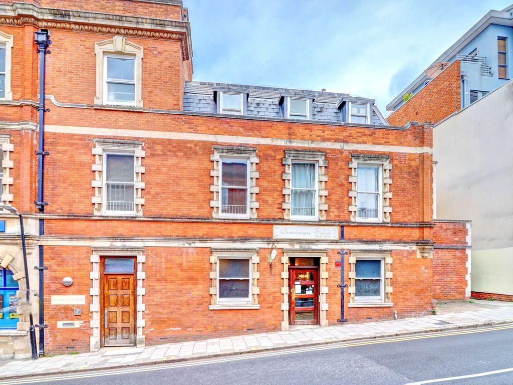 2 bed flat for sale in Corporation Street, High HP13 Zoopla