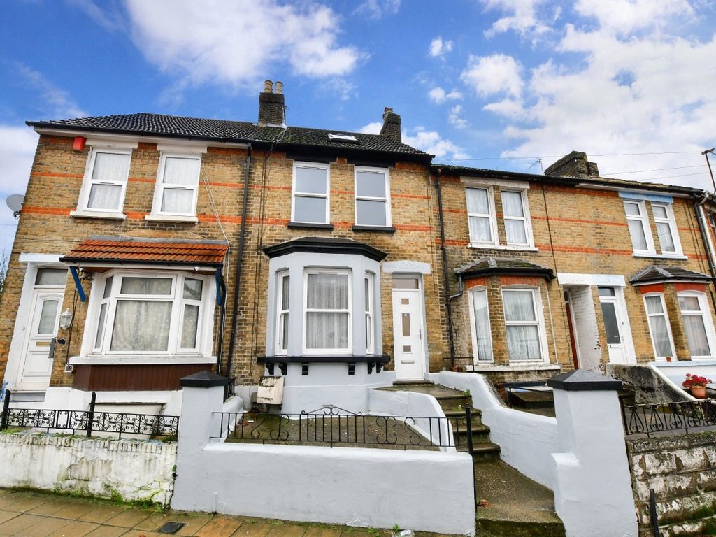 4 bed terraced house to rent in Stafford Street, Gillingham ME7, £1,300