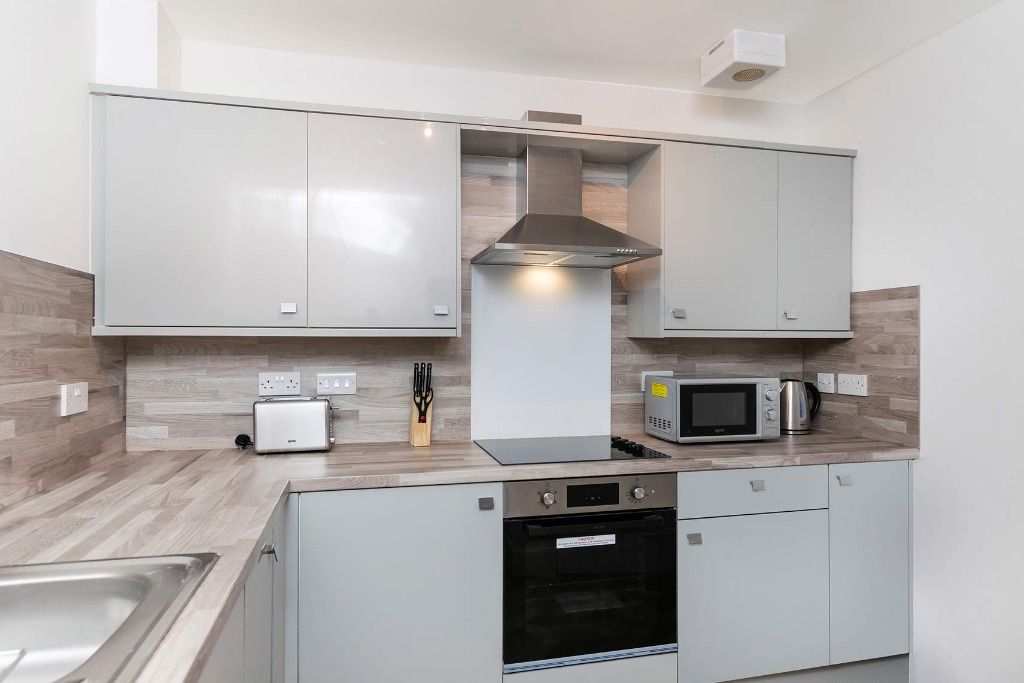 5 bed flat to rent in Warrender Park Terrace, Marchmont, Edinburgh EH9